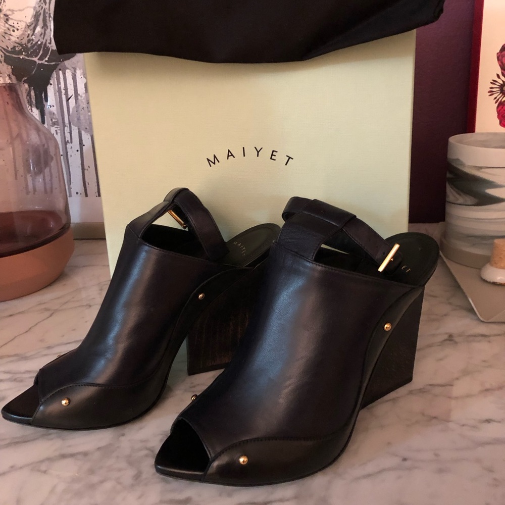 Navy Blue Leather Maiyet shoes with wedge heel.